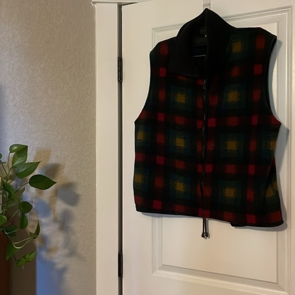 Multicolored Women’s Fleece Vest (L)
